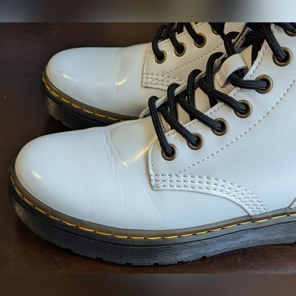 Dr. Martens Zavala White Unisex Boots. Men 4, Women 5 - Picture 5 of 8